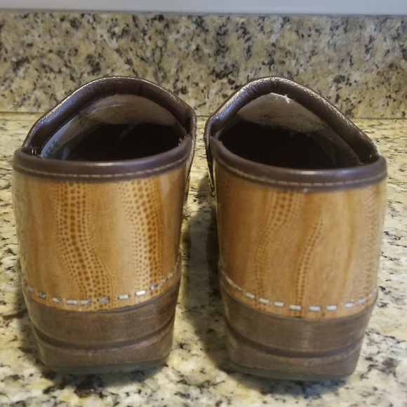 Dansko Women's Clogs size 8.5-9 - Picture 11 of 12